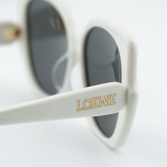 Loewe LW40133F 25A Sunglasses Ivory Butterfly Frame, Smoke Lenses main image 4